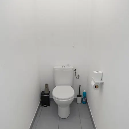 Le Sud - Quiet - Spacious - Ac - Private Car Park - Aerodrome Apartment *