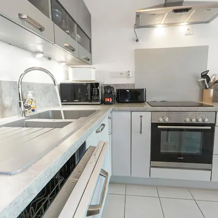 Apartment Le Sud - Quiet - Spacious - Ac - Private Car Park - Aerodrome