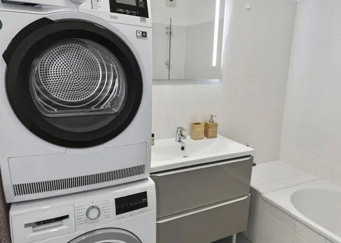 Le Sud - Quiet - Spacious - Ac - Private Car Park - Aerodrome