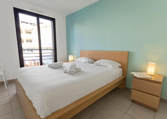 Le Sud - Quiet - Spacious - Ac - Private Car Park - Aerodrome *